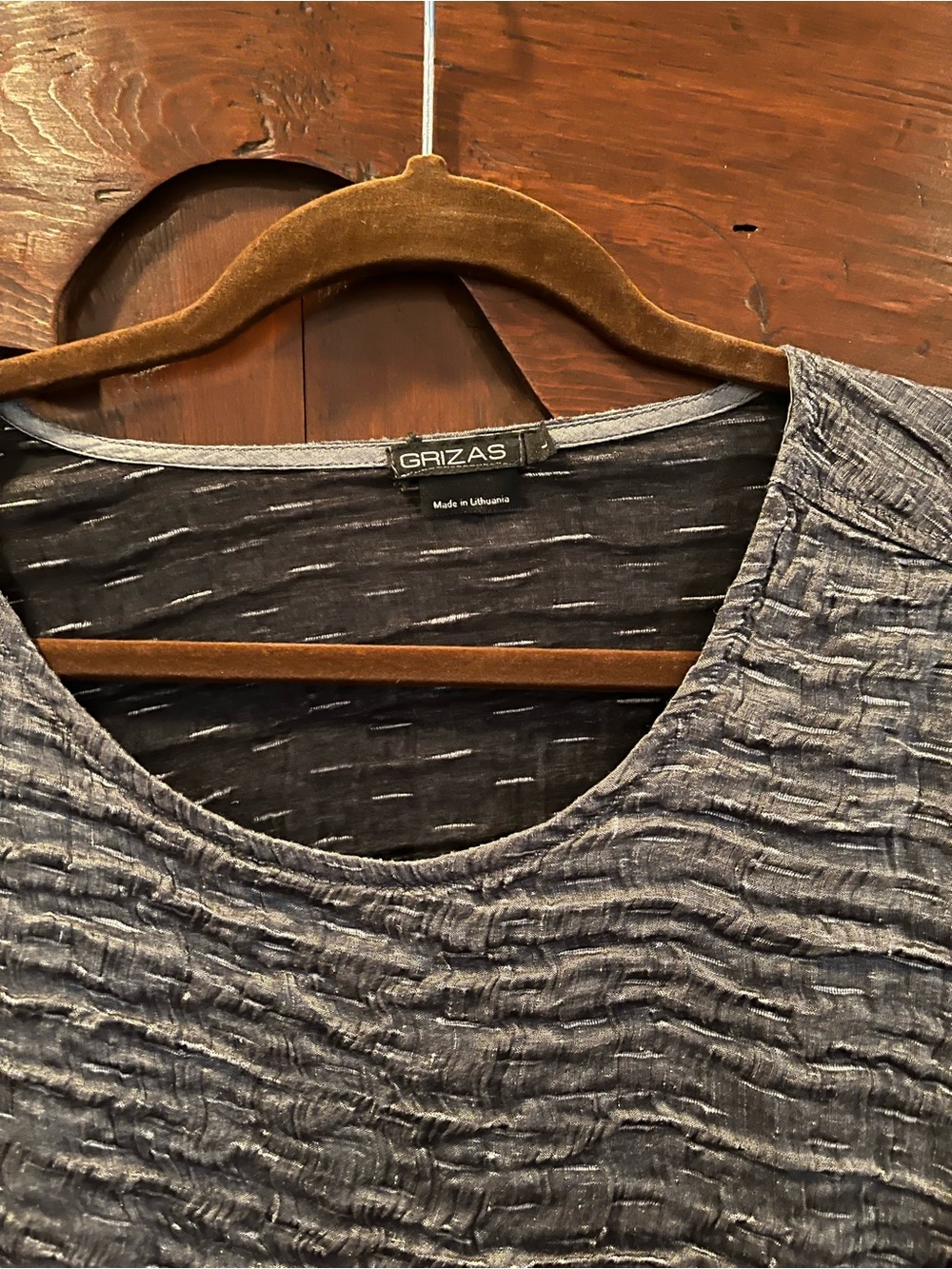 Grizas Crinkled Scoop-Neck Tunic in Slate Gray - Picture 3 of 3